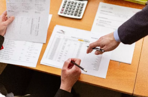 УПРОЩЕННАЯ БУХГАЛТЕРСКАЯ ОТЧЕТНОСТЬ: КОМУ ПОДХОДИТ И КАК СДАВАТЬ