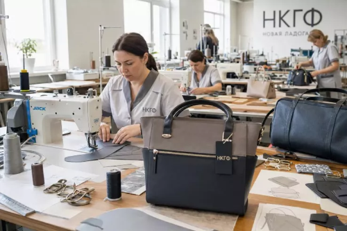 НОВОЛАДОЖСКАЯ ФАБРИКА: СДЕЛАНО С ДУШОЙ, ПОДДЕРЖАНО РЕГИОНОМ.